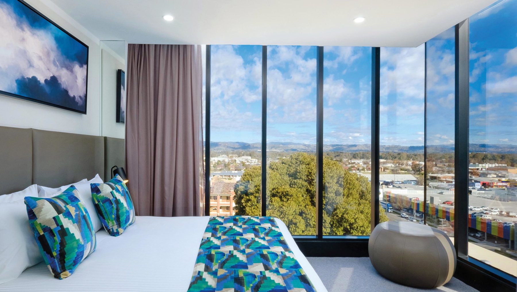 Download SOLOS OptEma™ Mantra Hotel Albury Case Study