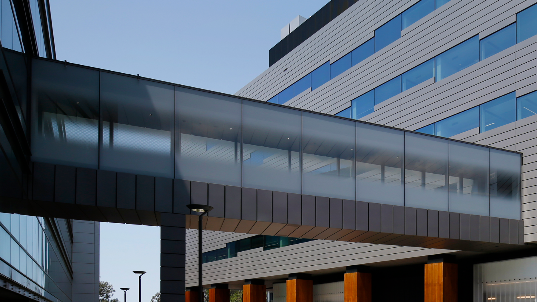 Download SOLOS EnVision™ UOW Molecular Horizons Building Pedestrian Bridge Case Study